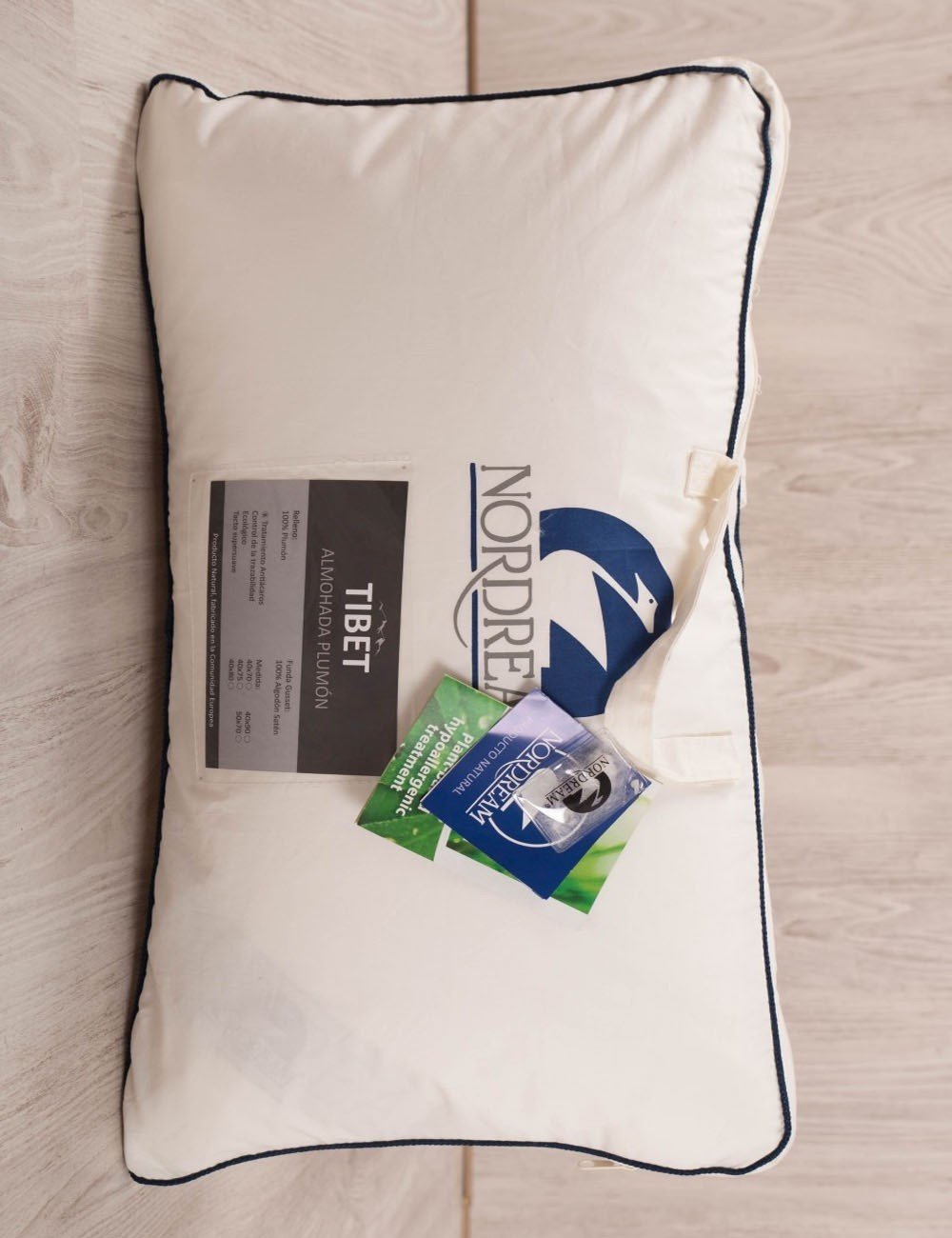 100% Down Pillow TIBET - 2 100% Down Pillow TIBET - 2